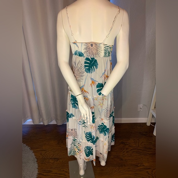 White palm pattern maxi dress with spaghetti straps - Picture 2 of 2